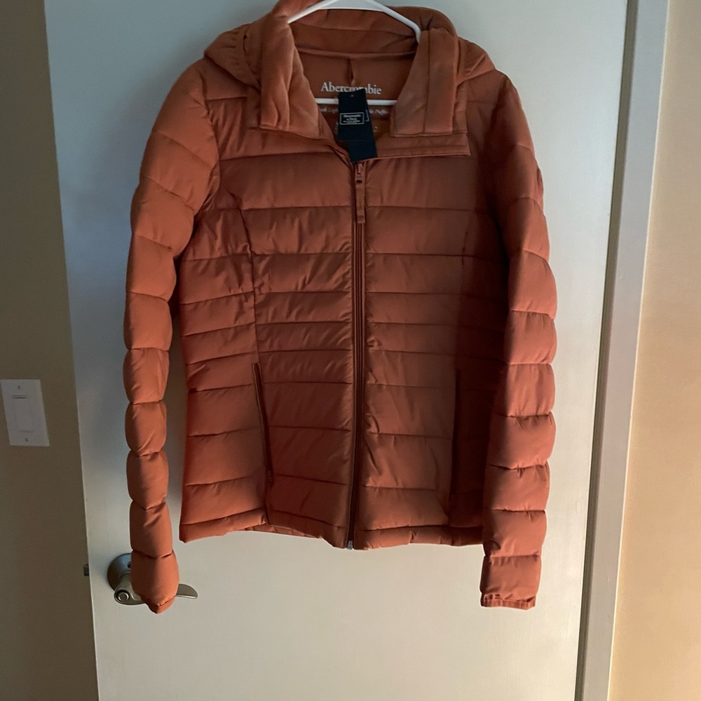 Abercrombie and Fitch packable puffer. Brand new with tags. Never been worn.